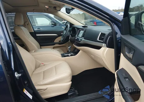 2015 Toyota Highlander Xle V6 z USA, uszkodzony, nr VIN 5TDKKRFH2FS095719